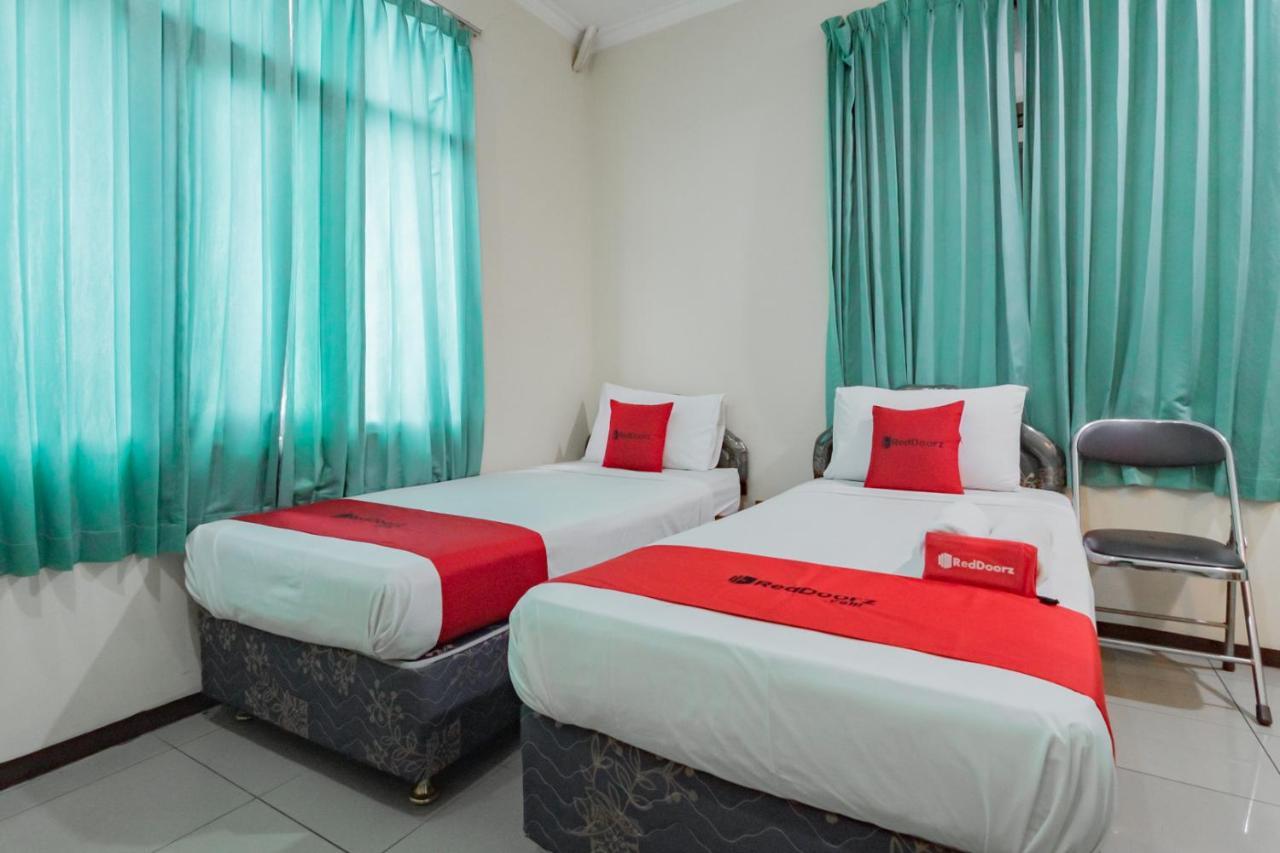 Reddoorz @ Achino Hotel Bandung Exterior photo